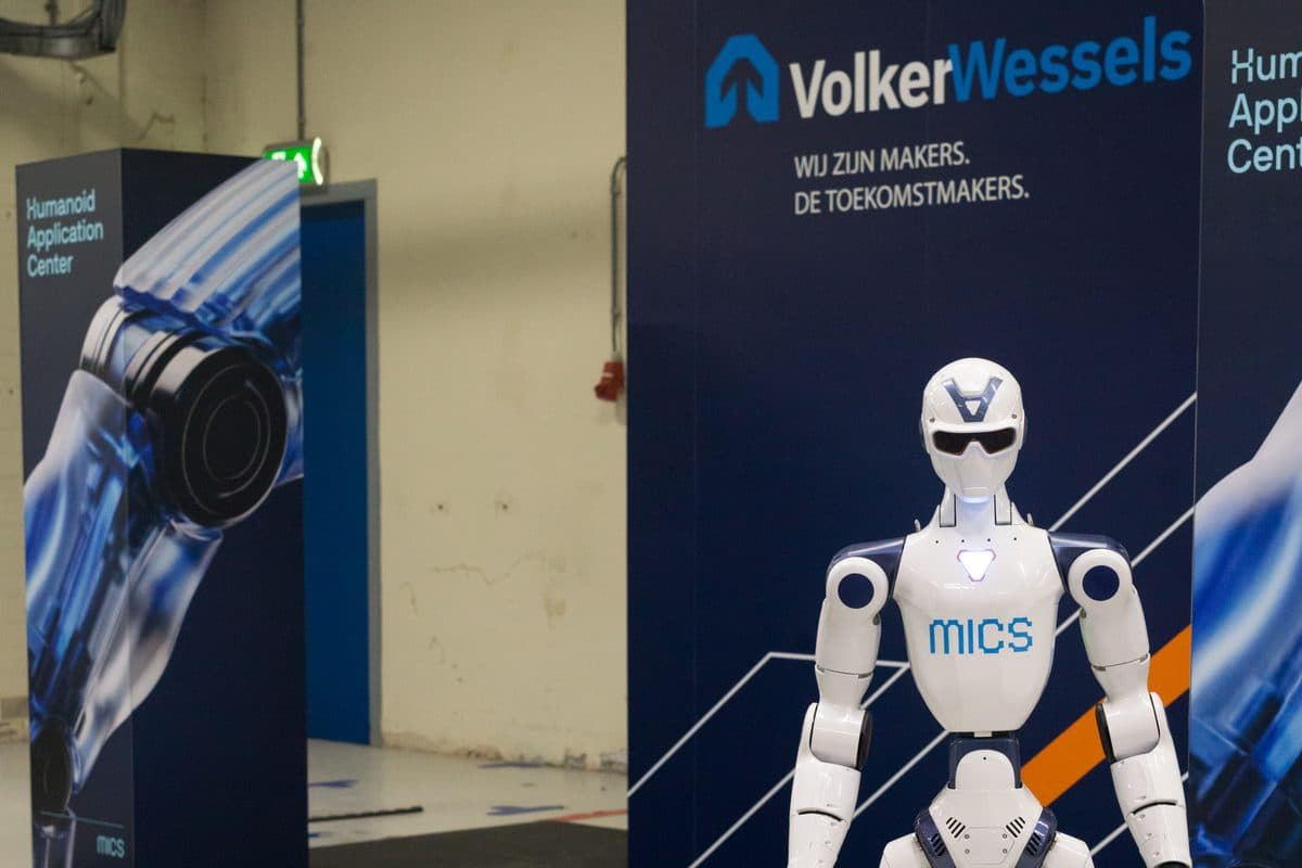 Humanoid voor de VolkerWessels-studio op de HAC-werkvloer